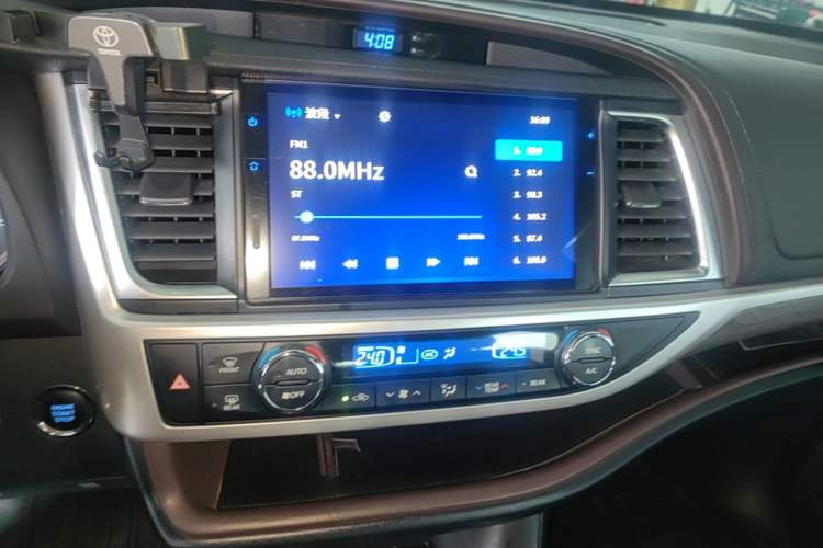Used Toyota Highlander 2021 2.0T Four-Wheel Drive Prestige Version 7 Seats Audio And AC Panel