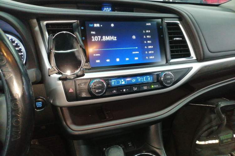 Used Toyota Highlander 2021 2.0T Four-Wheel Drive Prestige Version 7 Seats Audio And AC Panel