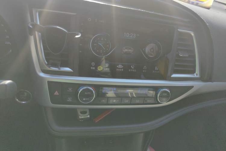 Used Toyota Highlander 2021 2.0T Four-Wheel Drive Luxury Edition 7 Seats Audio And AC Panel