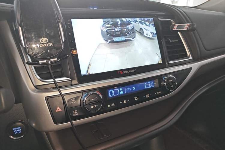 Used Toyota Highlander 2021 2.0T Four-Wheel Drive Prestige Version 7 Seats Audio And AC Panel