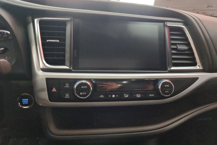 Used Toyota Highlander 2021 2.0T Four-Wheel Drive Prestige Version 7 Seats Audio And AC Panel