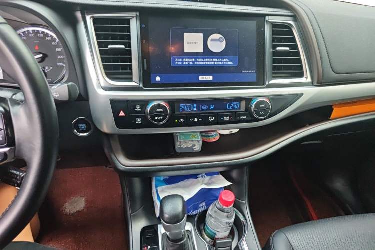 Used Toyota Highlander 2021 2.0T Four-Wheel Drive Luxury Edition 7 Seats Audio And AC Panel