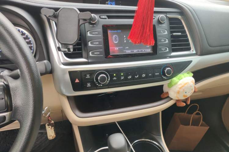 Used Toyota Highlander 2021 2.0T Two-Wheel Drive Elite Version 7-Seater Audio And AC Panel