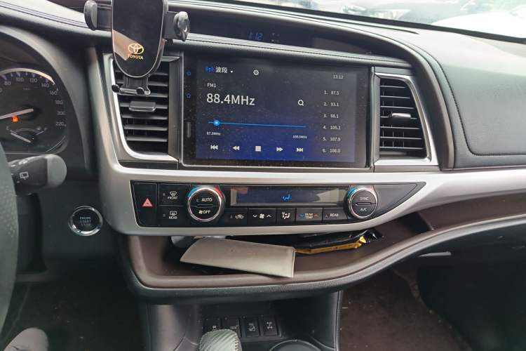 Used Toyota Highlander 2021 2.0T Four-Wheel Drive Luxury Edition 7 Seats Audio And AC Panel