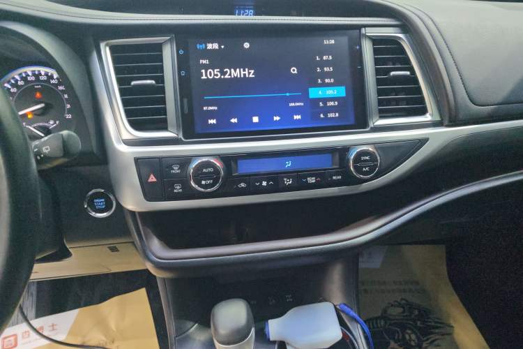 Used Toyota Highlander 2021 2.0T Four-Wheel Drive Prestige Version 7 Seats Audio And AC Panel