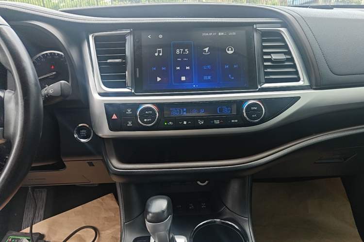 Used Toyota Highlander 2021 2.0T Four-Wheel Drive Luxury Edition 7 Seats Audio And AC Panel