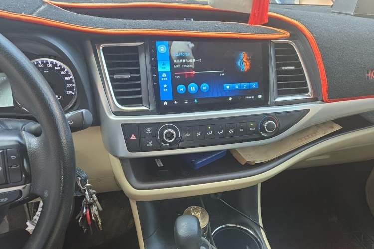 Used Toyota Highlander 2021 2.0T Two-Wheel Drive Elite Version 7-Seater Audio And AC Panel
