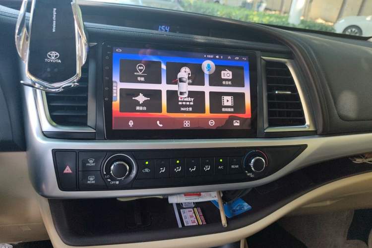 Used Toyota Highlander 2021 2.0T Four-Wheel Drive Elite Edition 7-Seater Audio And AC Panel