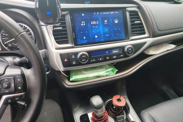 Used Toyota Highlander 2021 2.0T Four-Wheel Drive Prestige Version 7 Seats Audio And AC Panel