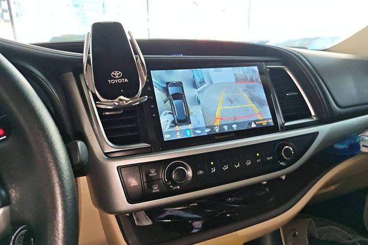 Used Toyota Highlander 2021 2.0T Four-Wheel Drive Elite Edition 7-Seater Audio And AC Panel