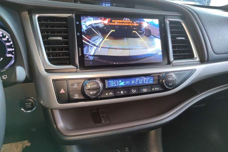 Used Toyota Highlander 2021 2.0T Four-Wheel Drive Luxury Edition 7 Seats Audio And AC Panel