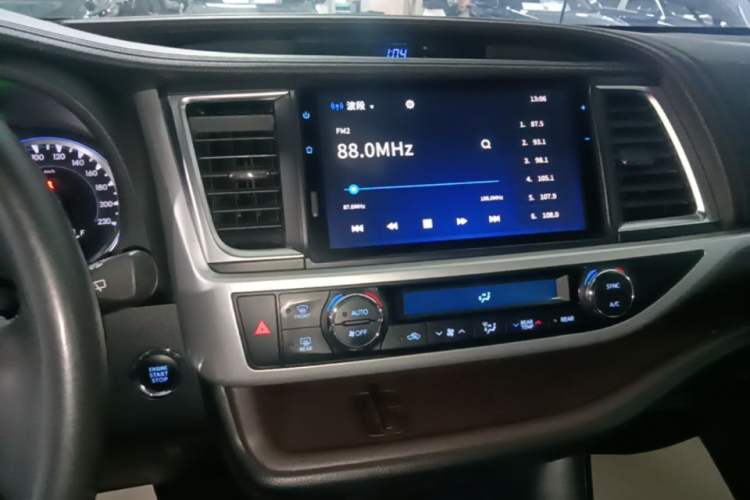 Used Toyota Highlander 2021 2.0T Four-Wheel Drive Prestige Version 7 Seats Audio And AC Panel