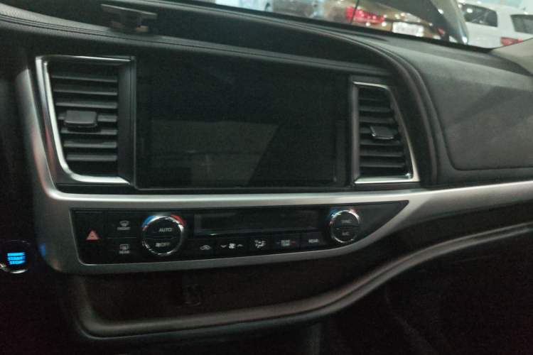 Used Toyota Highlander 2021 2.0T Four-Wheel Drive Luxury Edition 7 Seats Audio And AC Panel
