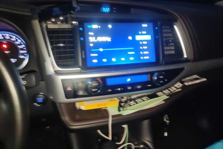 Used Toyota Highlander 2021 2.0T Four-Wheel Drive Luxury Edition 7 Seats Audio And AC Panel