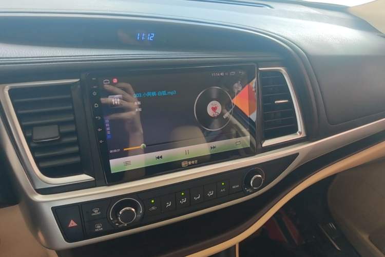 Used Toyota Highlander 2021 2.0T Four-Wheel Drive Elite Edition 7-Seater Audio And AC Panel