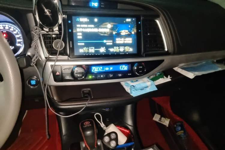 Used Toyota Highlander 2021 2.0T Four-Wheel Drive Luxury Edition 7 Seats Audio And AC Panel