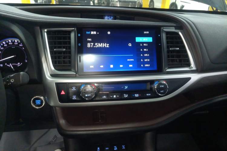 Used Toyota Highlander 2021 2.0T Four-Wheel Drive Prestige Version 7 Seats Audio And AC Panel