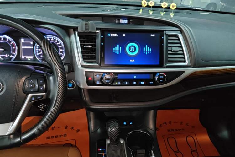 Used Toyota Highlander 2021 2.0T Four-Wheel Drive Knight Edition 7 Seats Audio And AC Panel