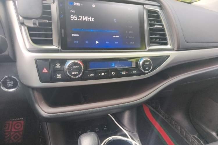 Used Toyota Highlander 2021 2.0T Four-Wheel Drive Prestige Version 7 Seats Audio And AC Panel