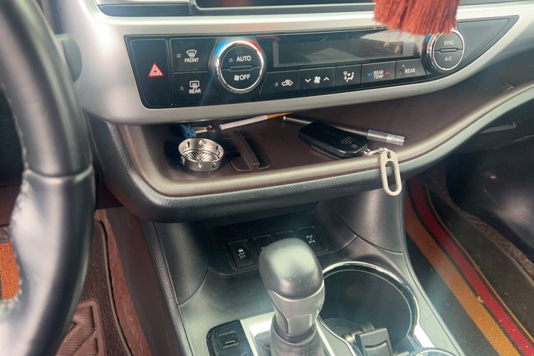 Used Toyota Highlander 2021 2.0T Four-Wheel Drive Luxury Edition 7 Seats Audio And AC Panel