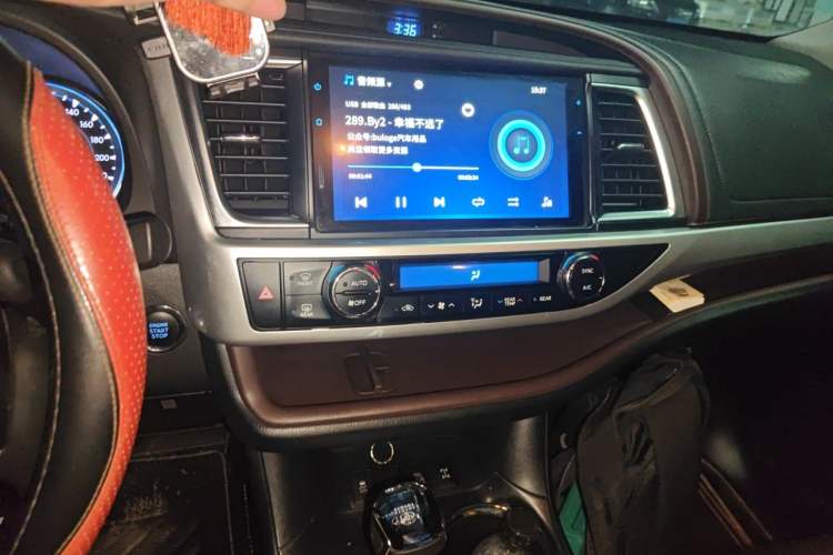 Used Toyota Highlander 2021 2.0T Four-Wheel Drive Luxury Edition 7 Seats Audio And AC Panel