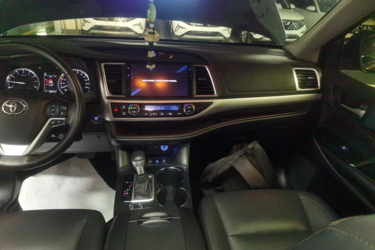 Used Toyota Highlander 2021 2.0T Four-Wheel Drive Luxury Edition 7 Seats Audio And AC Panel