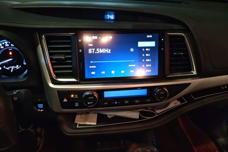 Used Toyota Highlander 2021 2.0T Four-Wheel Drive Luxury Edition 7 Seats Audio And AC Panel