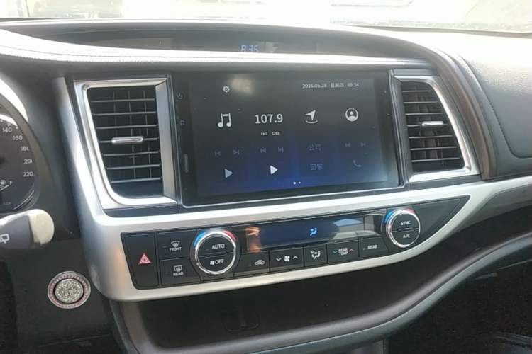 Used Toyota Highlander 2021 2.0T Four-Wheel Drive Prestige Version 7 Seats Audio And AC Panel