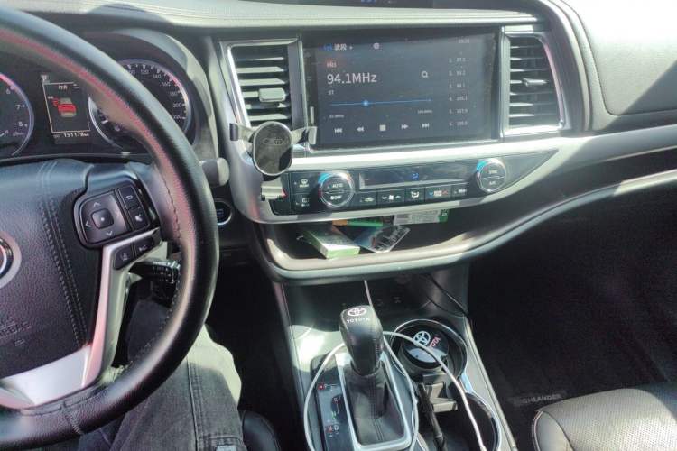 Used Toyota Highlander 2021 2.0T Four-Wheel Drive Luxury Edition 7 Seats Audio And AC Panel