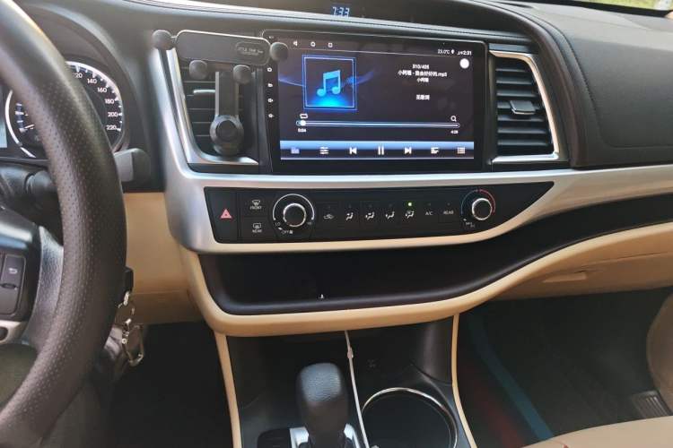 Used Toyota Highlander 2021 2.0T Four-Wheel Drive Elite Edition 7-Seater Audio And AC Panel