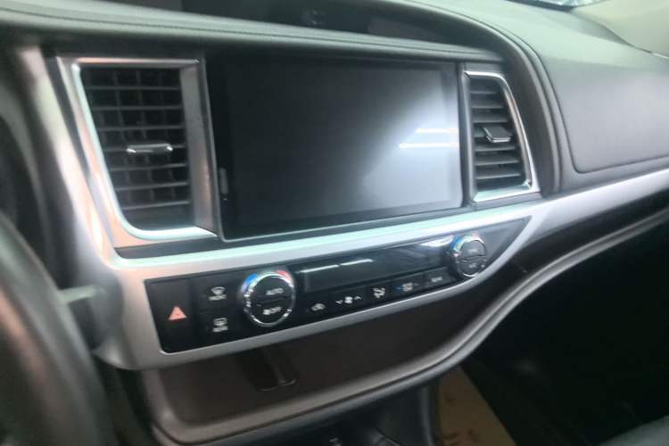 Used Toyota Highlander 2021 2.0T Four-Wheel Drive Luxury Edition 7 Seats Audio And AC Panel