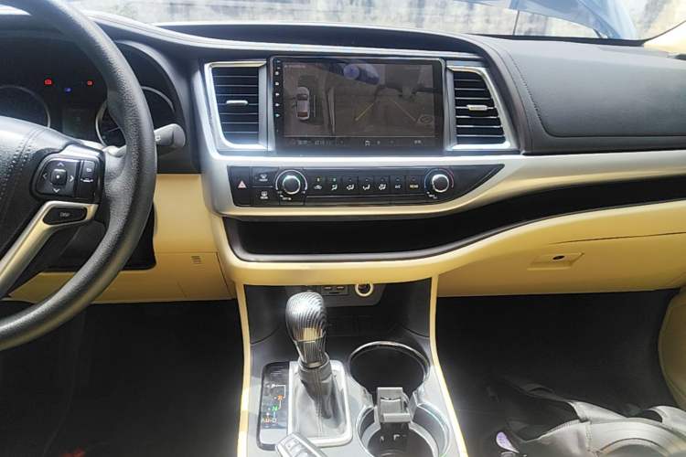 Used Toyota Highlander 2021 2.0T Two-Wheel Drive Elite Edition 5 Seats Audio And AC Panel