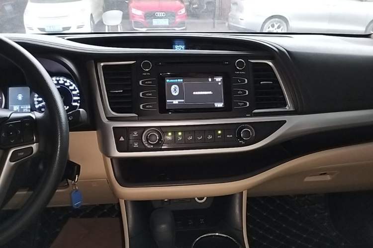 Used Toyota Highlander 2021 2.0T Four-Wheel Drive Elite Edition 7-Seater Audio And AC Panel