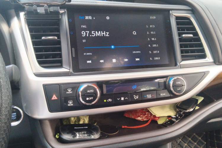 Used Toyota Highlander 2021 2.0T Four-Wheel Drive Prestige Version 7 Seats Audio And AC Panel