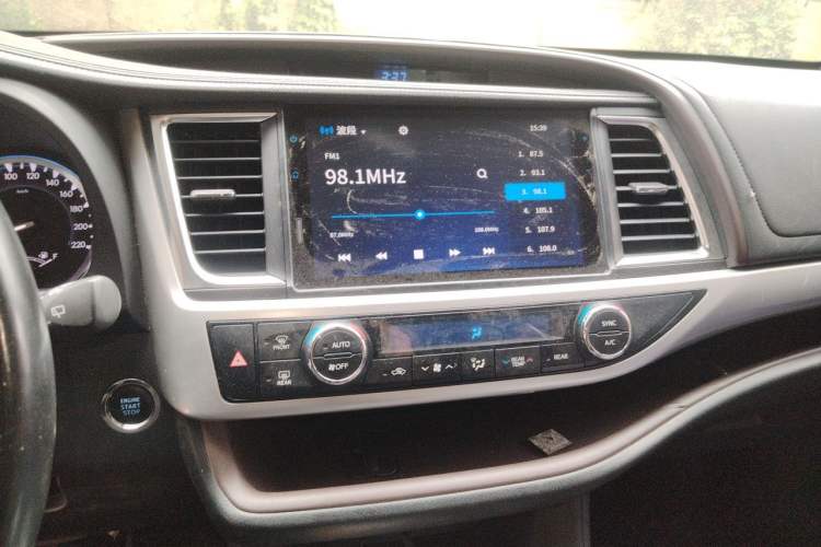 Used Toyota Highlander 2021 2.0T Four-Wheel Drive Luxury Edition 7 Seats Audio And AC Panel