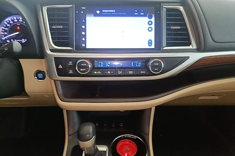 Used Toyota Highlander 2021 2.0T Four-Wheel Drive Prestige Version 7 Seats Audio And AC Panel
