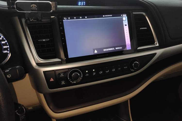 Used Toyota Highlander 2021 2.0T Two-Wheel Drive Elite Version 7-Seater Audio And AC Panel
