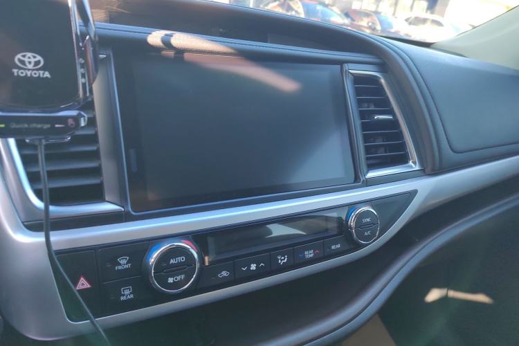 Used Toyota Highlander 2021 2.0T Four-Wheel Drive Luxury Edition 7 Seats Audio And AC Panel