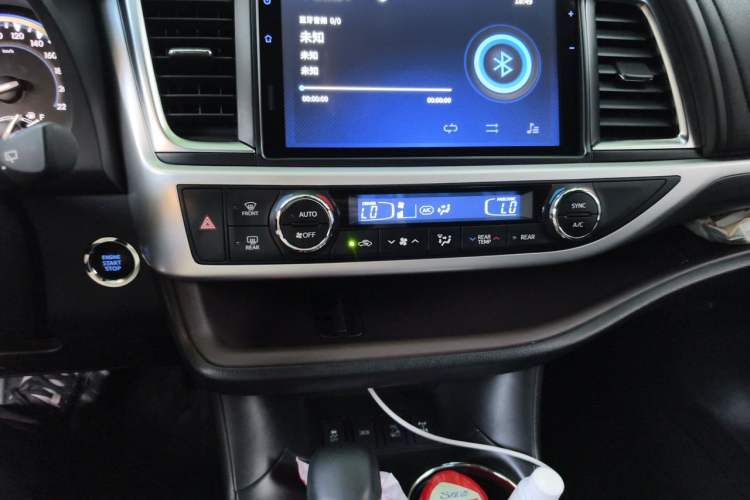 Used Toyota Highlander 2021 2.0T Four-Wheel Drive Prestige Version 7 Seats Audio And AC Panel