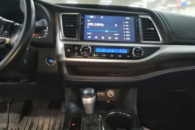 Used Toyota Highlander 2021 2.0T Four-Wheel Drive Luxury Edition 7 Seats Audio And AC Panel