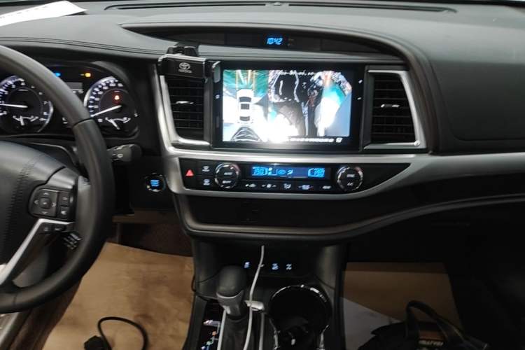 Used Toyota Highlander 2021 2.0T Four-Wheel Drive Luxury Edition 7 Seats Audio And AC Panel