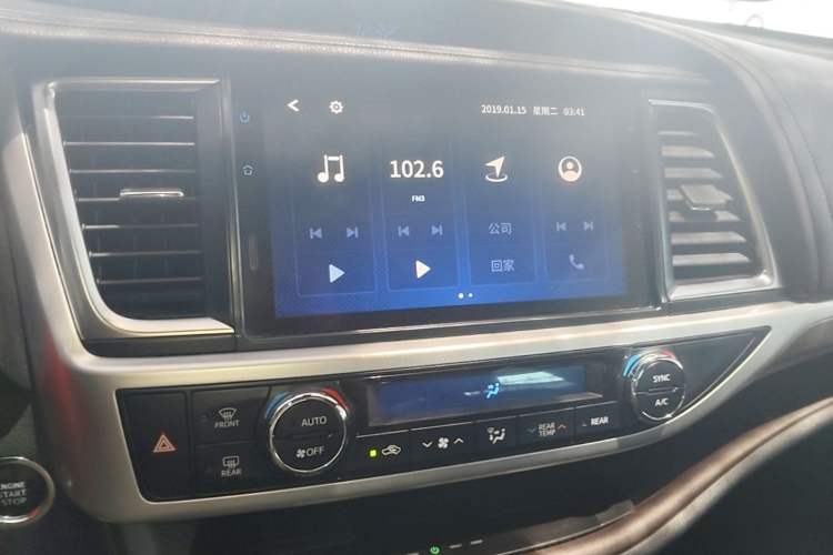 Used Toyota Highlander 2021 2.0T Four-Wheel Drive Prestige Version 7 Seats Audio And AC Panel