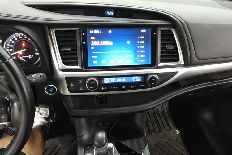 Used Toyota Highlander 2021 2.0T Four-Wheel Drive Luxury Edition 7 Seats Audio And AC Panel