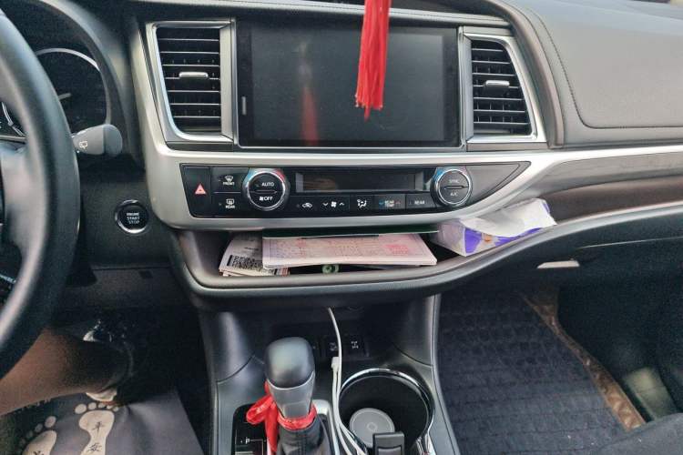 Used Toyota Highlander 2021 2.0T Four-Wheel Drive Prestige Version 7 Seats Audio And AC Panel