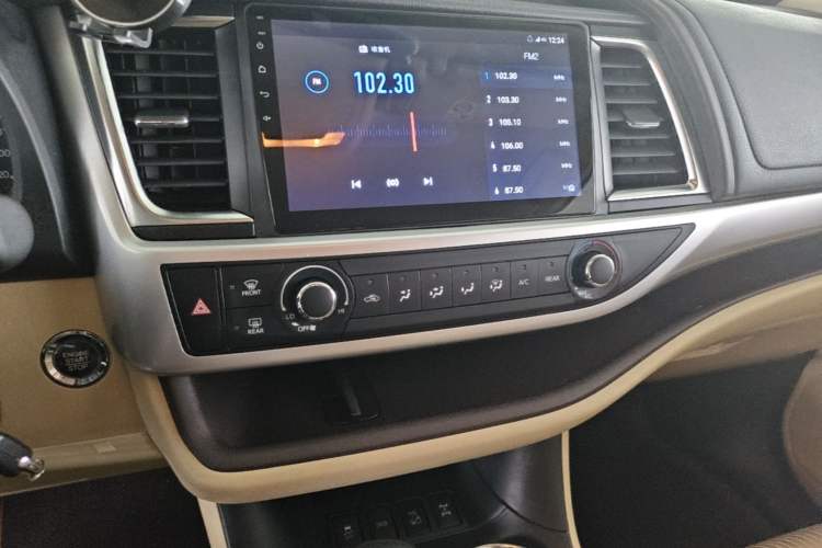 Used Toyota Highlander 2021 2.0T Four-Wheel Drive Elite Edition 7-Seater Audio And AC Panel