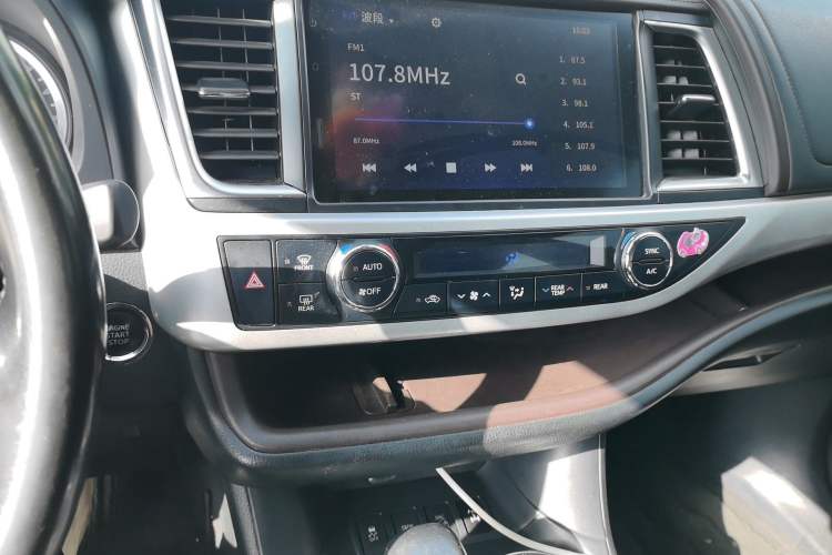 Used Toyota Highlander 2021 2.0T Four-Wheel Drive Luxury Edition 7 Seats Audio And AC Panel