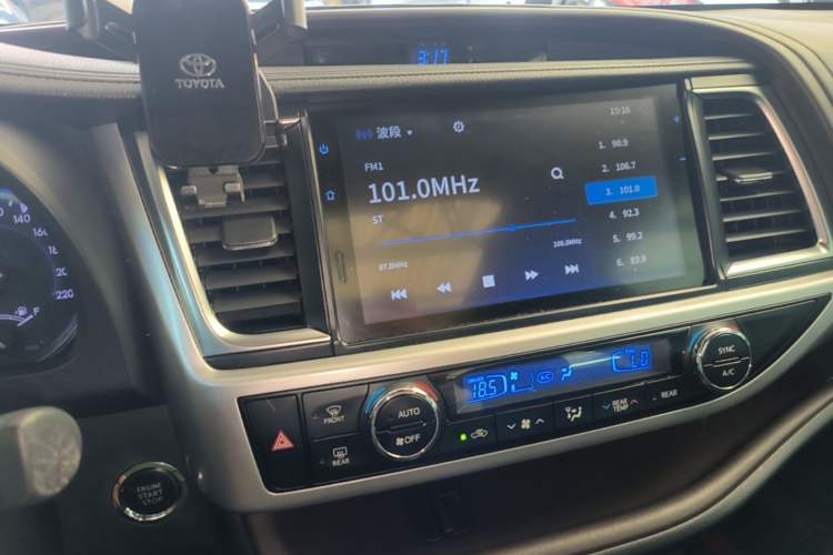 Used Toyota Highlander 2021 2.0T Four-Wheel Drive Prestige Version 7 Seats Audio And AC Panel