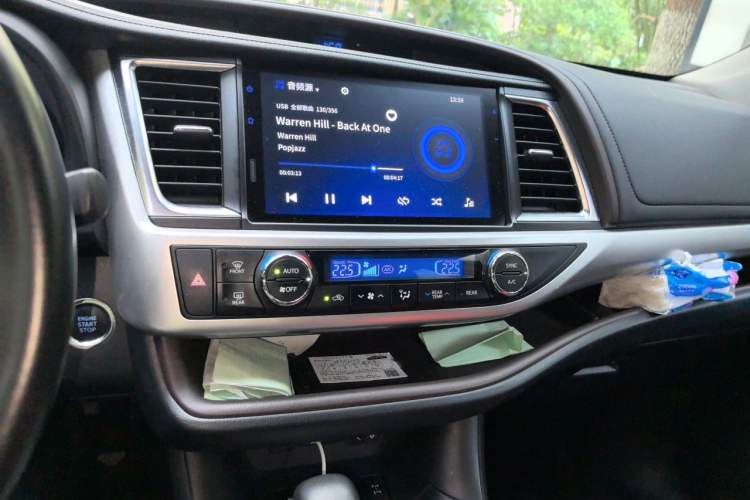 Used Toyota Highlander 2021 2.0T Four-Wheel Drive Prestige Version 7 Seats Audio And AC Panel