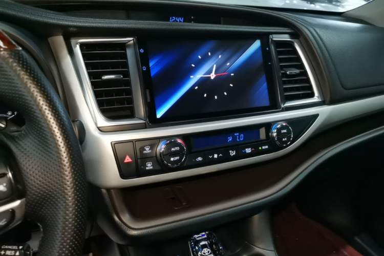 Used Toyota Highlander 2021 2.0T Four-Wheel Drive Luxury Edition 7 Seats Audio And AC Panel