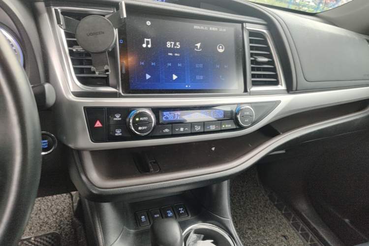 Used Toyota Highlander 2021 2.0T Four-Wheel Drive Knight Edition 7 Seats Audio And AC Panel